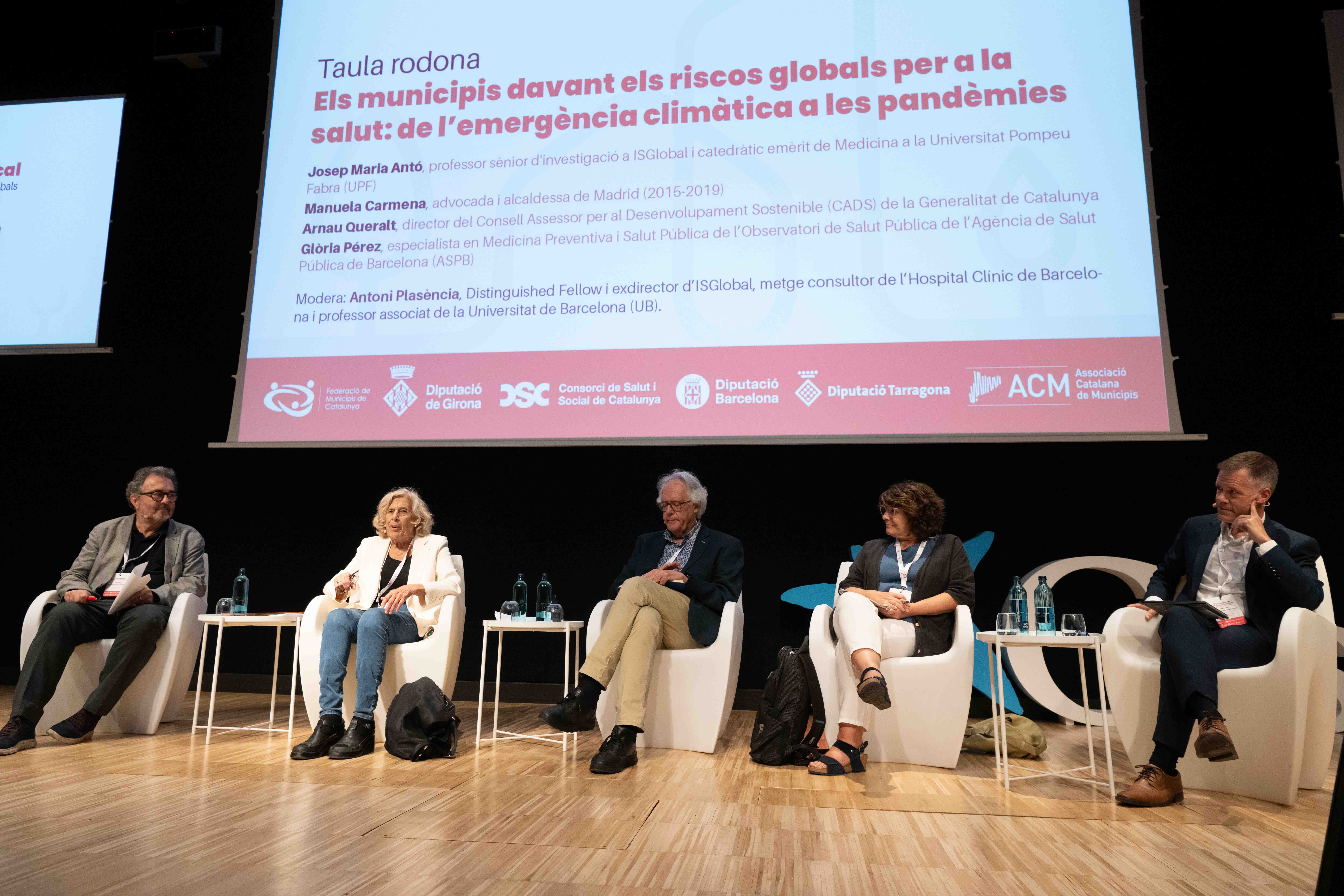 Participants d'una taula rodona del I Congrés de Salut i Món Local