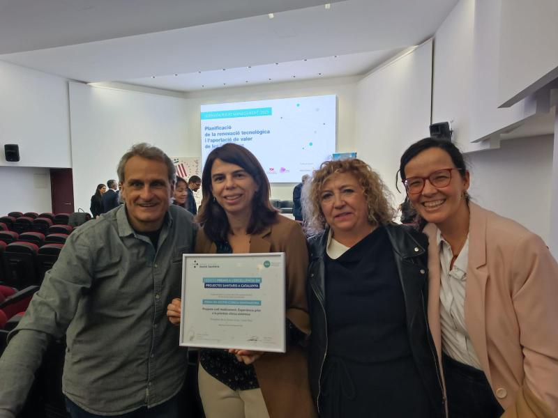 antoni-gilabert-amb-el-premi-a-lexcellencia-en-projectes-sanitaris-a-catalunya-novembre-2023-1700834487.png