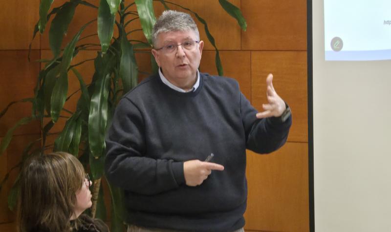 Francesc Garcia Cuyàs, gerent de l'IDI, durant la presentació a la Comissió Permanent